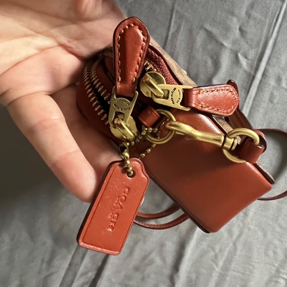 Coach Kira Crossbody Signature Canvas - Picture 4 of 7